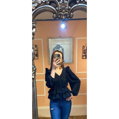 Siyah%20Fırfır%20Detaylı%20Bluz