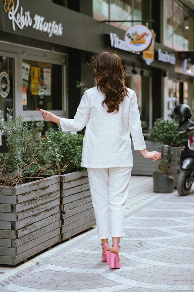 Beyaz%20Pamuklu%20Jakar%20Kumaş%20Pantalon%20Ceket%20Takım