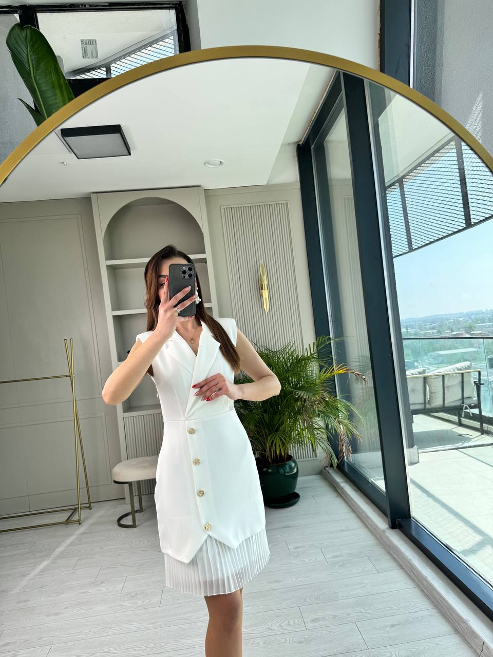 Beyaz%20Tasarım%20Eteği%20Şifon%20Pilise%20Detay%20Elbise