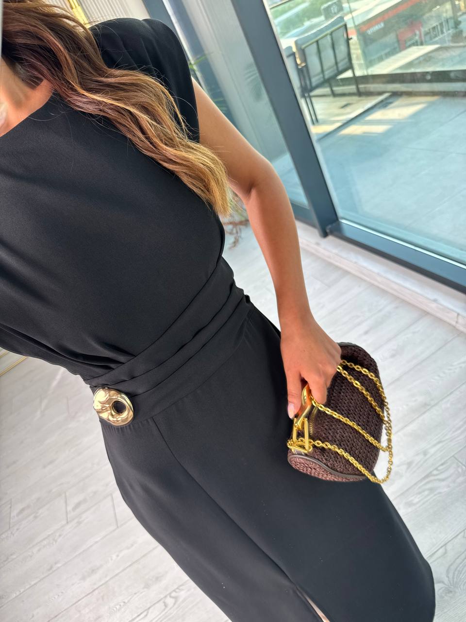 Siyah%20Vatkalı%20Bel%20Detay%20Tensel%20Doku%20Elbise