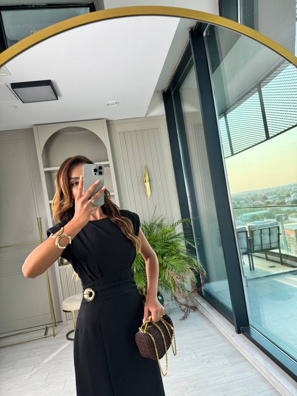 Siyah%20Vatkalı%20Bel%20Detay%20Tensel%20Doku%20Elbise