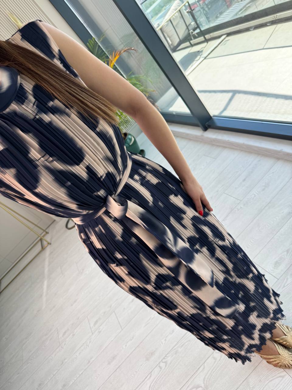 İndigo%20Desenli%20İnce%20Piliseli%20Astarlı%20Premium%20Şifon%20Elbise