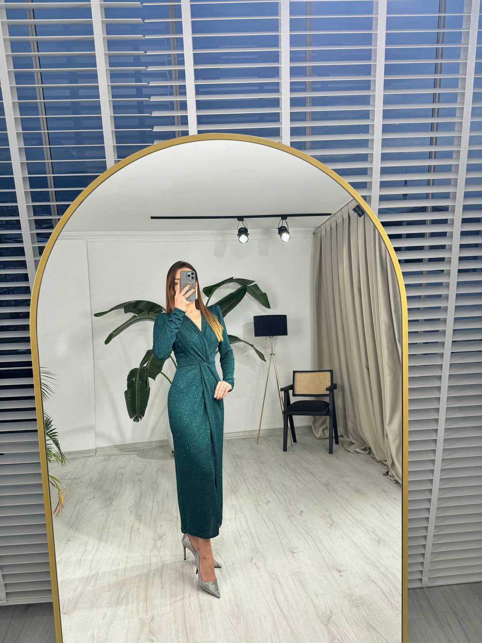 Zümrüt%20Kruvaze%20Yaka%20Bel%20Detaylı%20Vatkalı%20Işıltılı%20Elbise