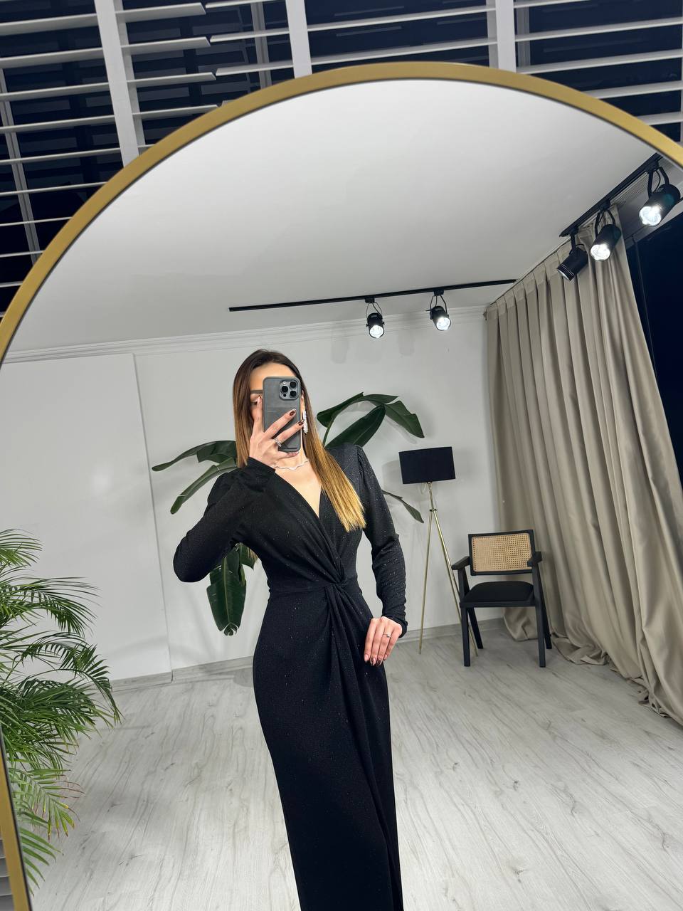 Siyah%20Kruvaze%20Yaka%20Bel%20Detaylı%20Vatkalı%20Işıltılı%20Elbise