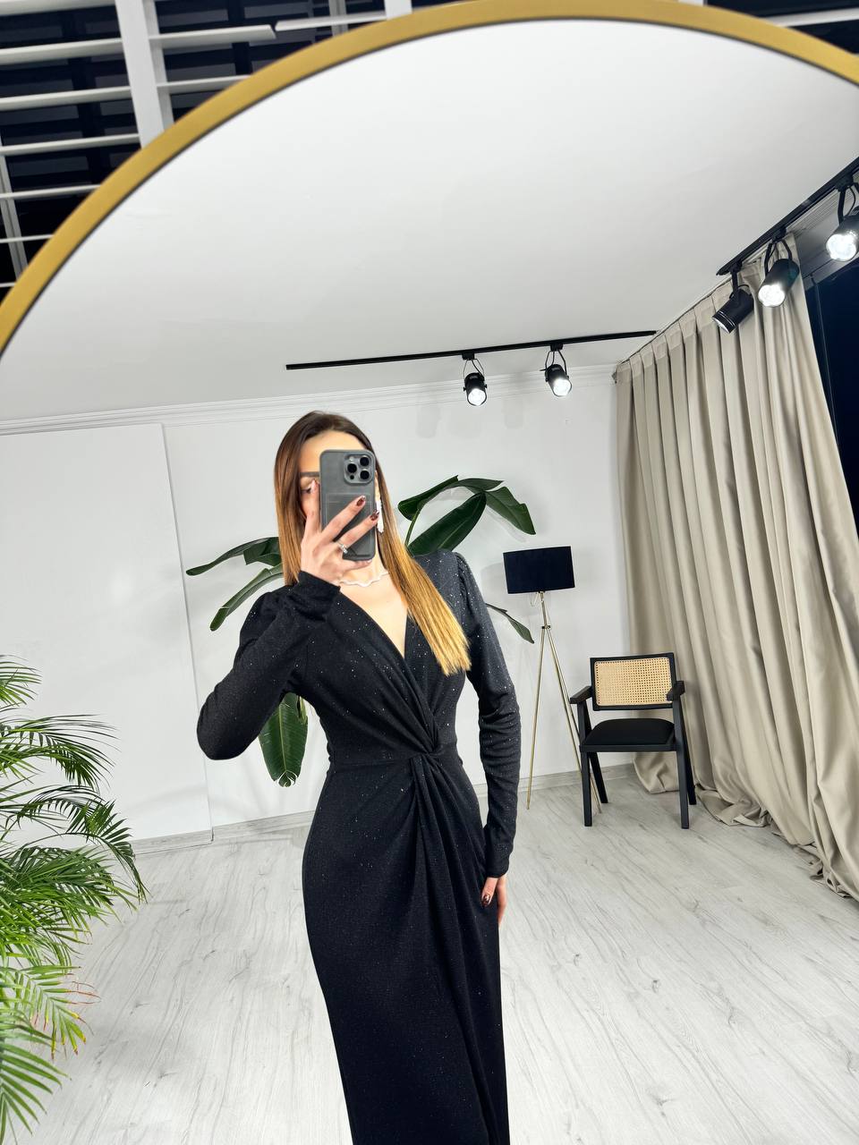Siyah%20Kruvaze%20Yaka%20Bel%20Detaylı%20Vatkalı%20Işıltılı%20Elbise