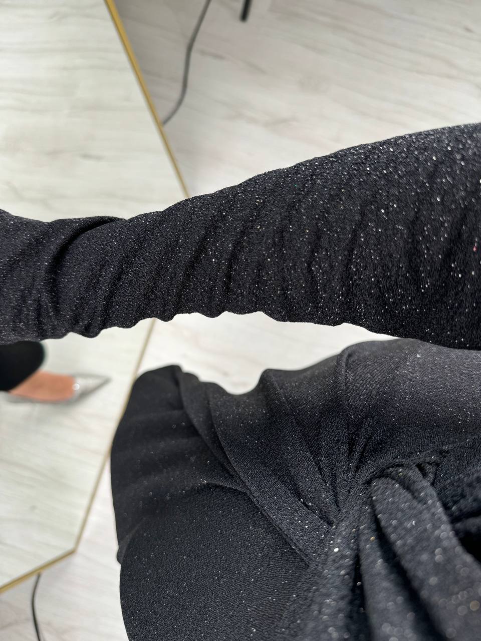 Siyah%20Kruvaze%20Yaka%20Bel%20Detaylı%20Vatkalı%20Işıltılı%20Elbise
