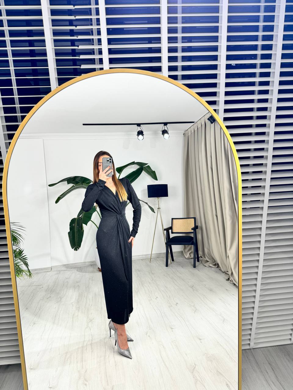 Siyah%20Kruvaze%20Yaka%20Bel%20Detaylı%20Vatkalı%20Işıltılı%20Elbise