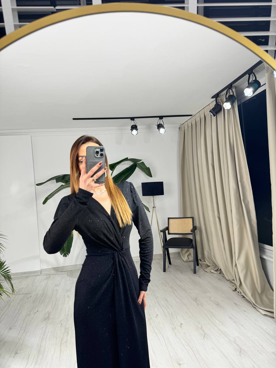 Siyah%20Kruvaze%20Yaka%20Bel%20Detaylı%20Vatkalı%20Işıltılı%20Elbise