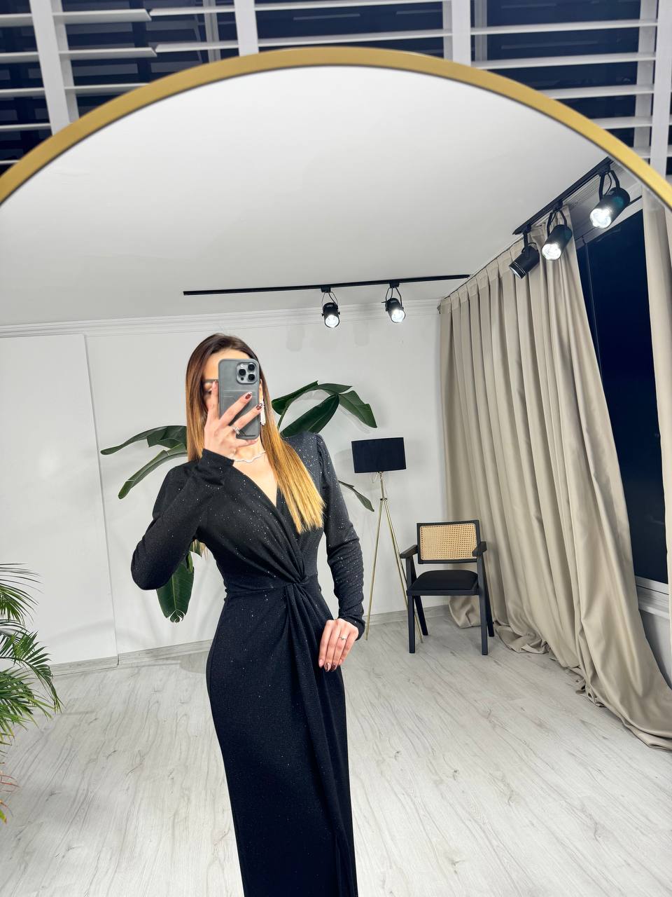 Siyah%20Kruvaze%20Yaka%20Bel%20Detaylı%20Vatkalı%20Işıltılı%20Elbise