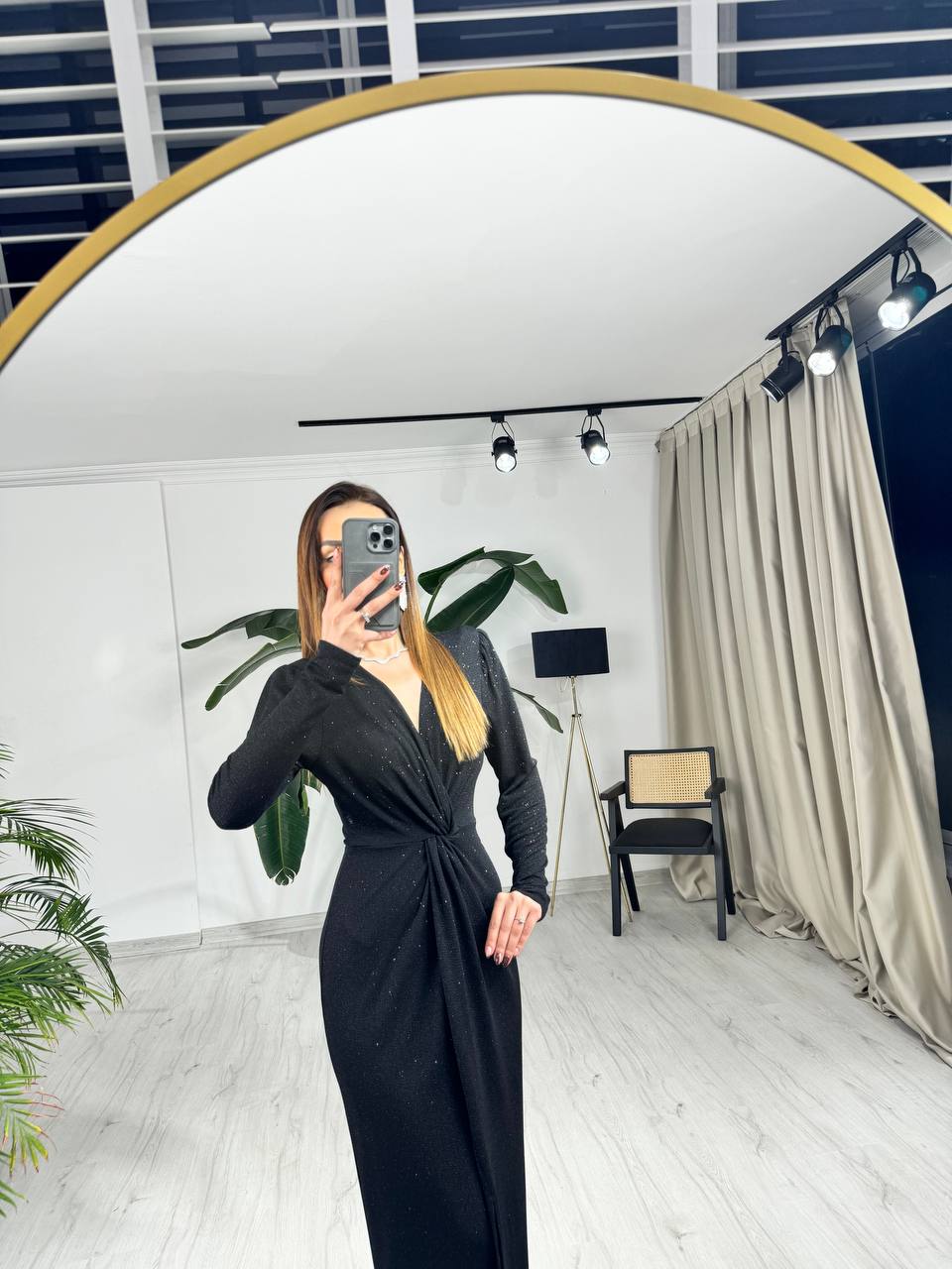 Siyah%20Kruvaze%20Yaka%20Bel%20Detaylı%20Vatkalı%20Işıltılı%20Elbise