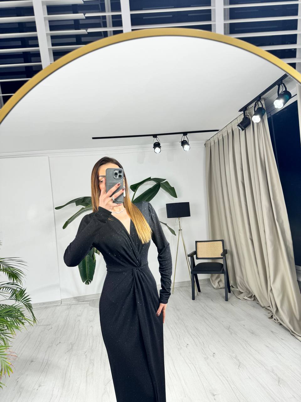 Siyah%20Kruvaze%20Yaka%20Bel%20Detaylı%20Vatkalı%20Işıltılı%20Elbise