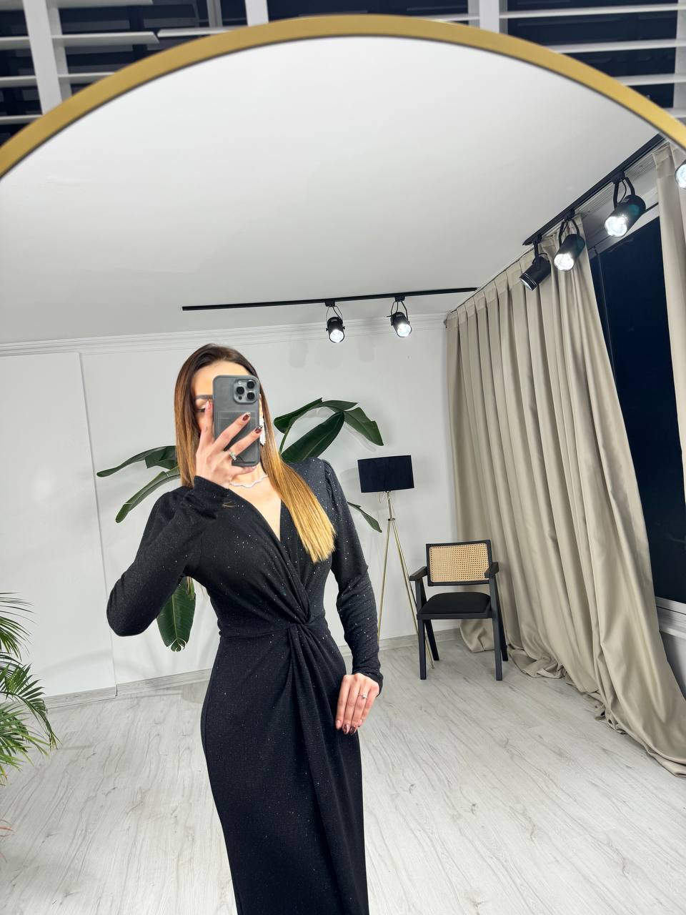Siyah%20Kruvaze%20Yaka%20Bel%20Detaylı%20Vatkalı%20Işıltılı%20Elbise