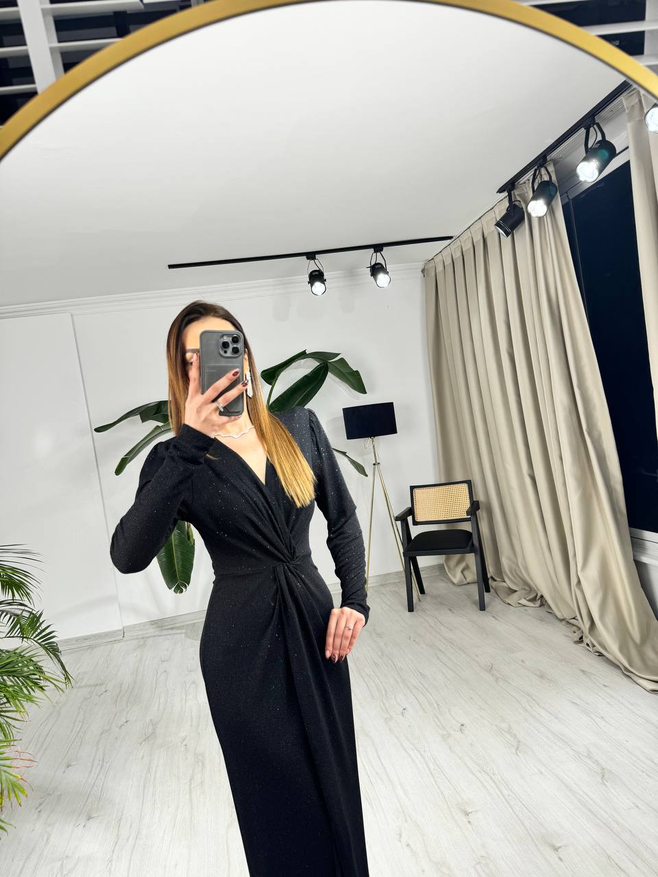 Siyah%20Kruvaze%20Yaka%20Bel%20Detaylı%20Vatkalı%20Işıltılı%20Elbise