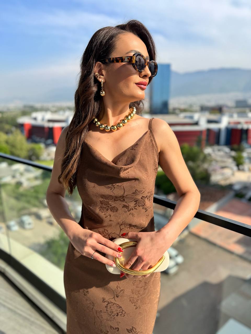 Kahverengi%20Degaje%20Yaka%20Jakarlı%20Pamuk%20Saten%20Elbise