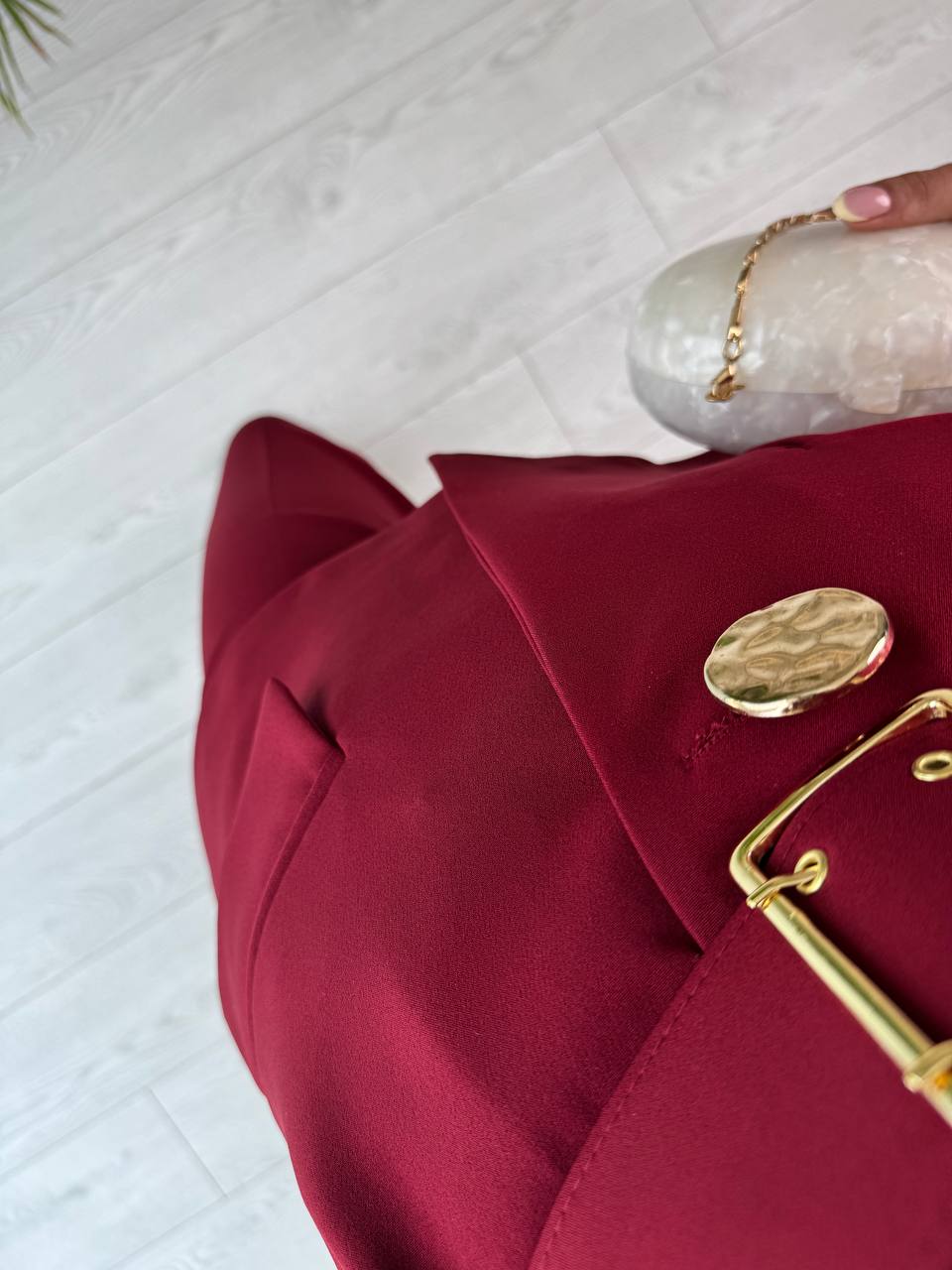 Tasarım%20Bordo%20Kemerli%20Atlas%20Kumaş%20Pantolon%20Ceket%20Takım
