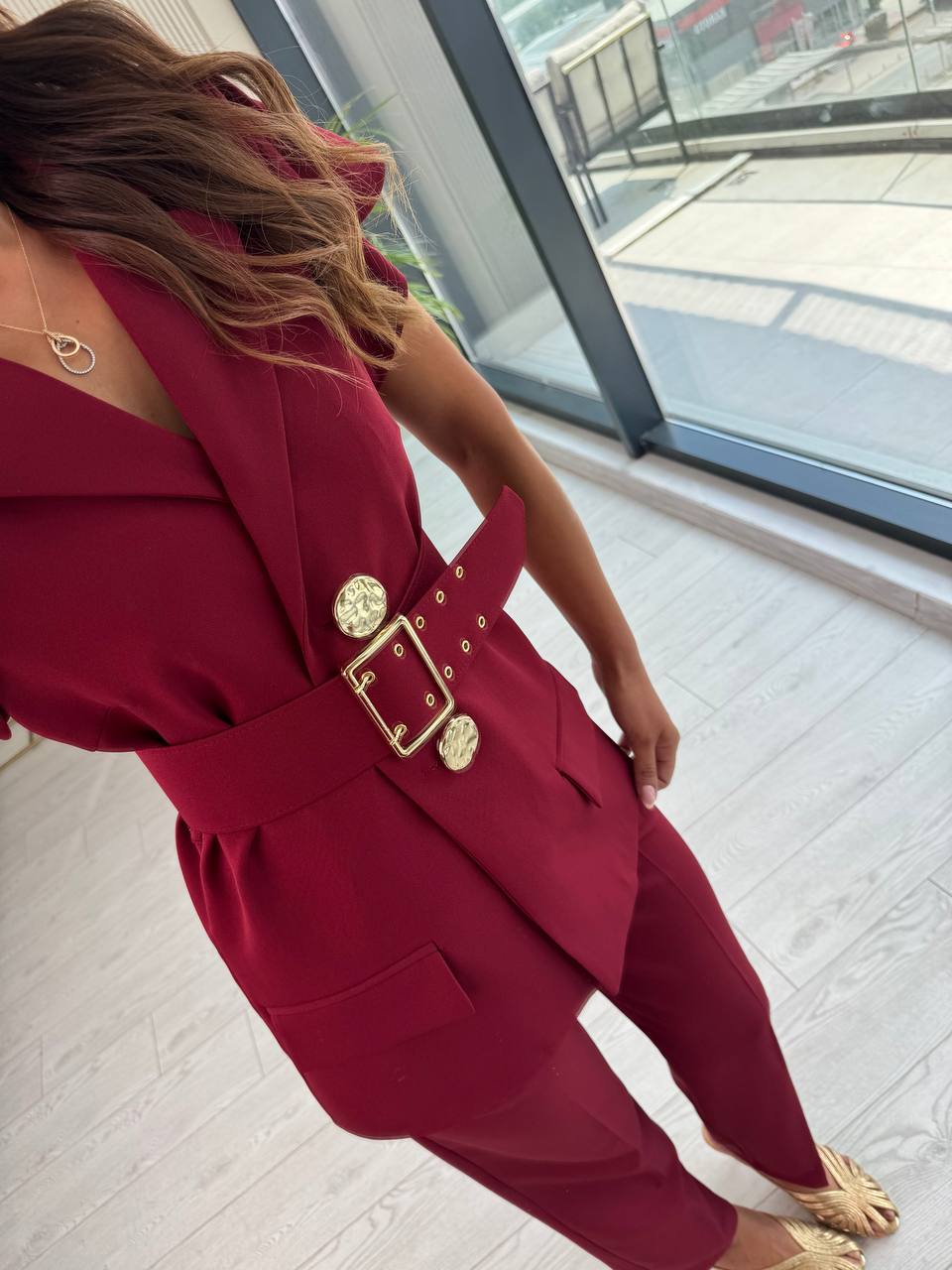 Tasarım%20Bordo%20Kemerli%20Atlas%20Kumaş%20Pantolon%20Ceket%20Takım