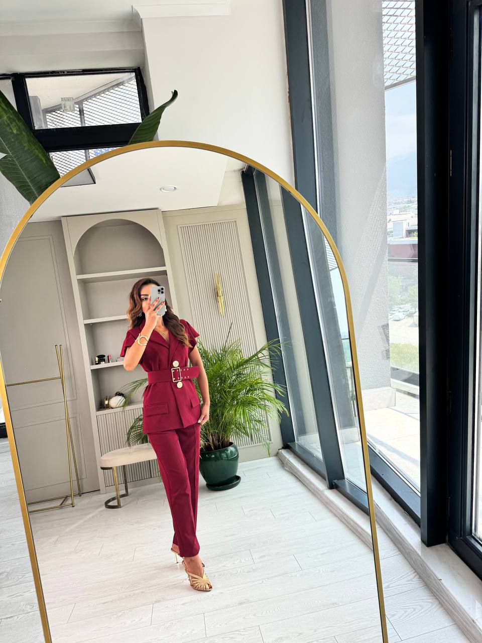 Tasarım%20Bordo%20Kemerli%20Atlas%20Kumaş%20Pantolon%20Ceket%20Takım