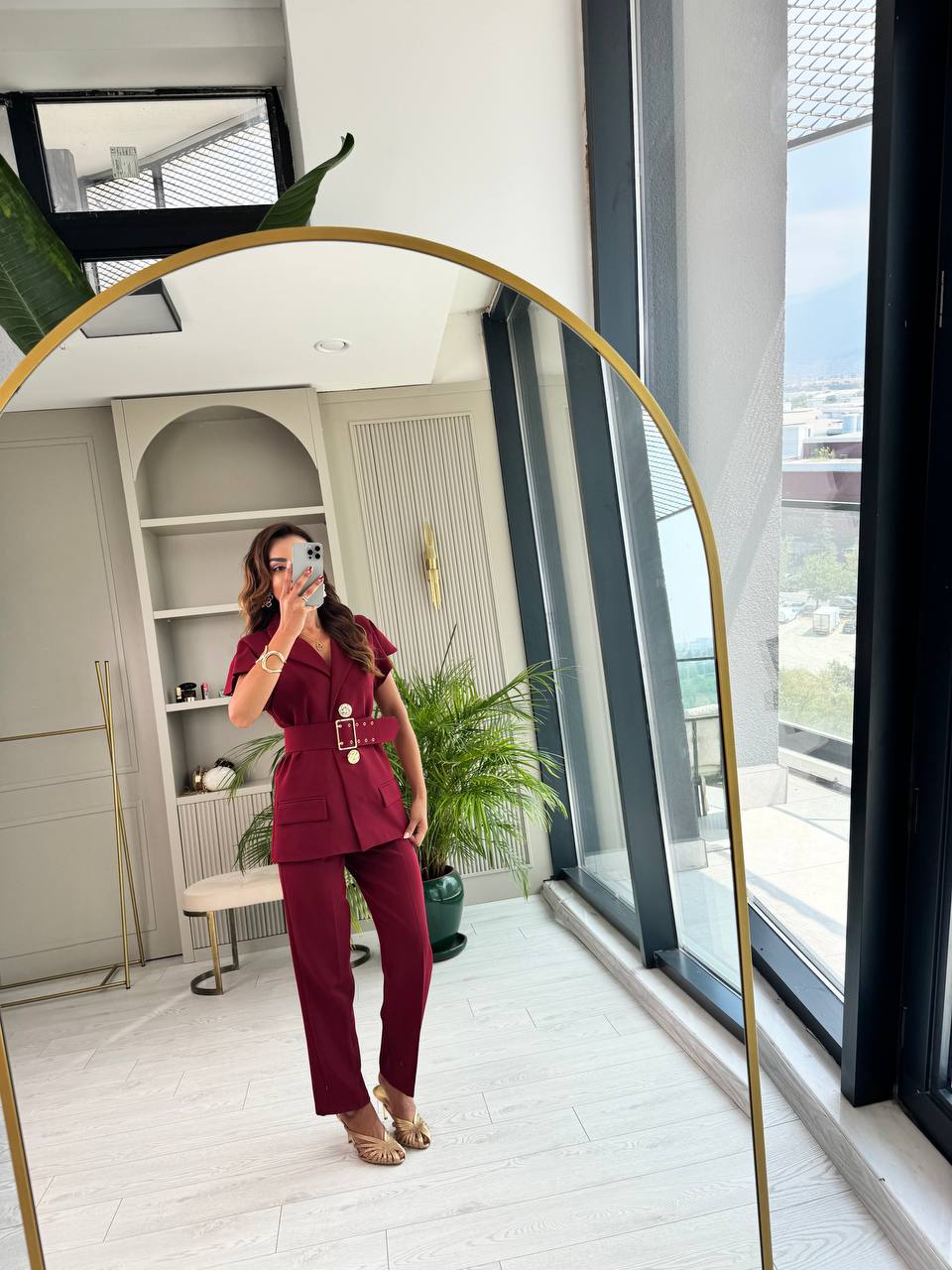Tasarım%20Bordo%20Kemerli%20Atlas%20Kumaş%20Pantolon%20Ceket%20Takım