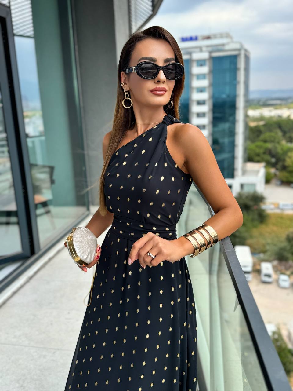 Tasarım%20Siyah%20Gold%20Puantiyeli%20Astarlı%20Şifon%20Elbise
