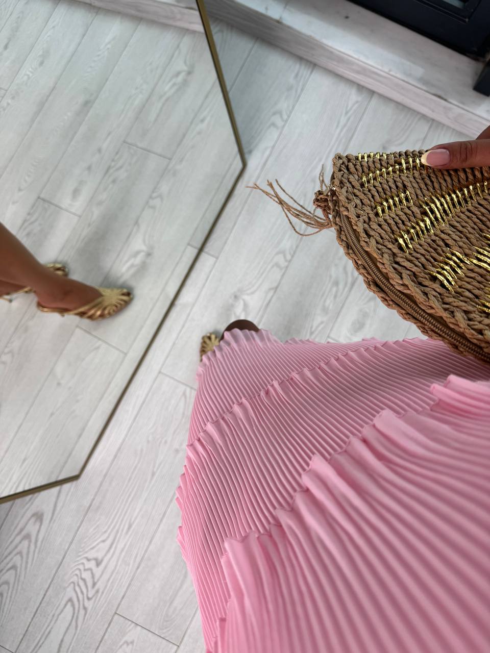 Pembe%20İnce%20Piliseli%20Katlı%20Astarlı%20Premium%20Şifon%20Elbise
