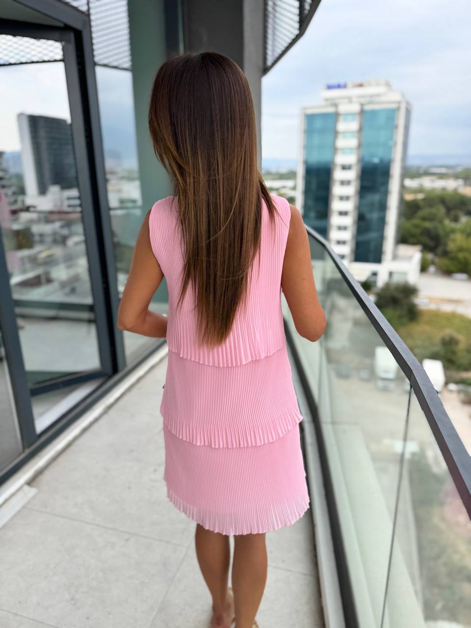 Pembe%20İnce%20Piliseli%20Katlı%20Astarlı%20Premium%20Şifon%20Elbise