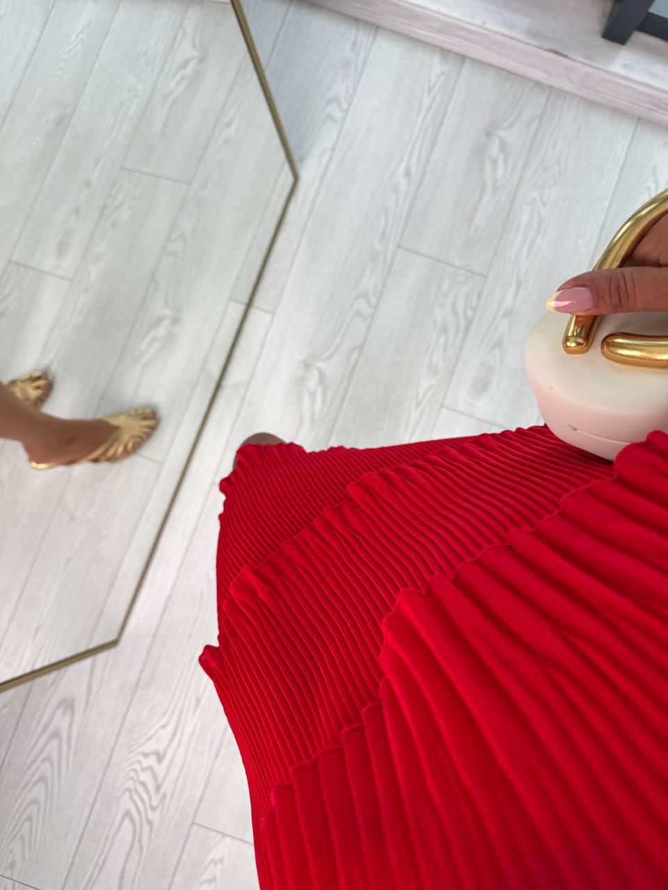 Kırmızı%20İnce%20Piliseli%20Katlı%20Astarlı%20Premium%20Şifon%20Elbise