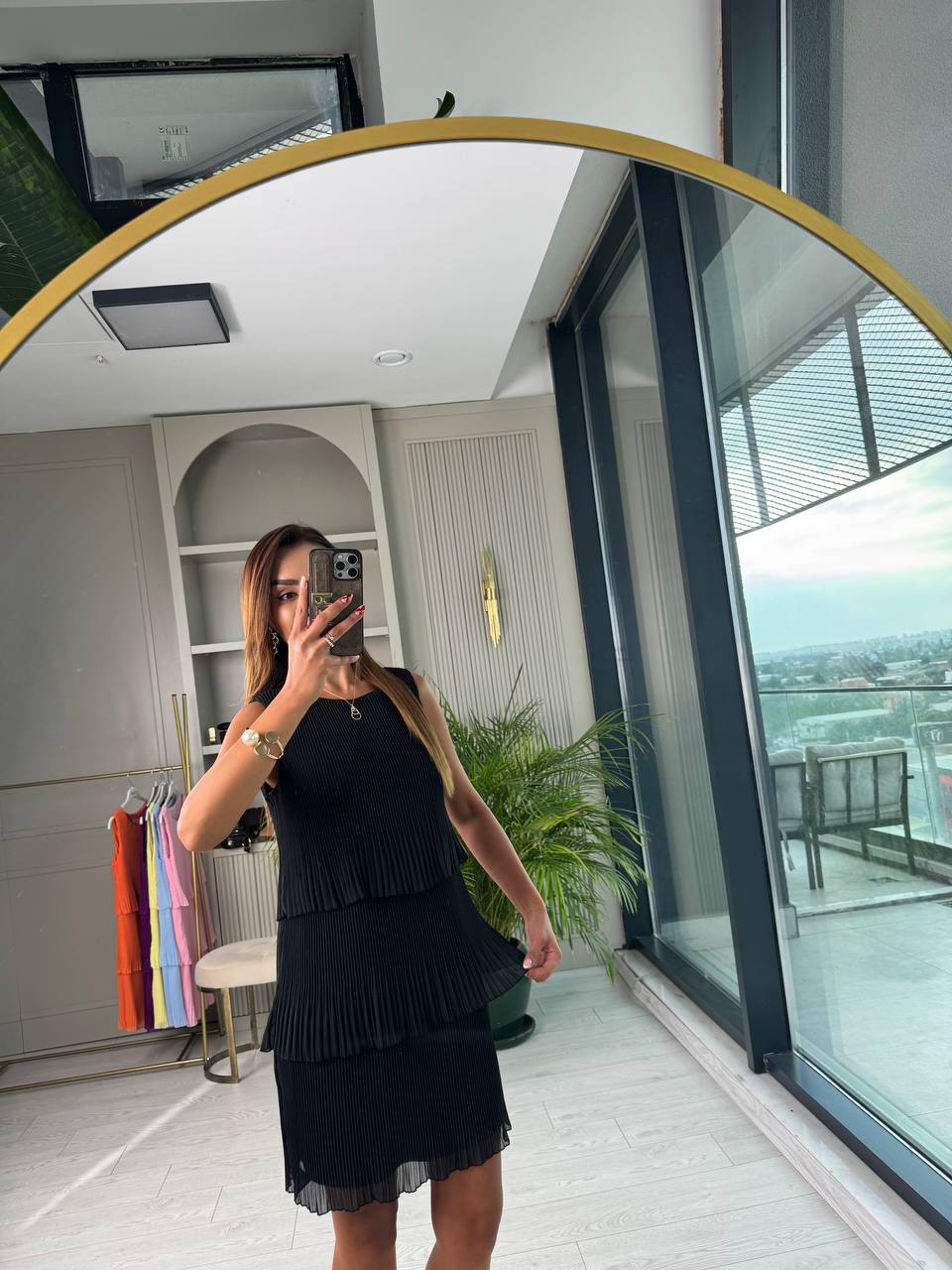 Siyah%20İnce%20Piliseli%20Katlı%20Astarlı%20Premium%20Şifon%20Elbise