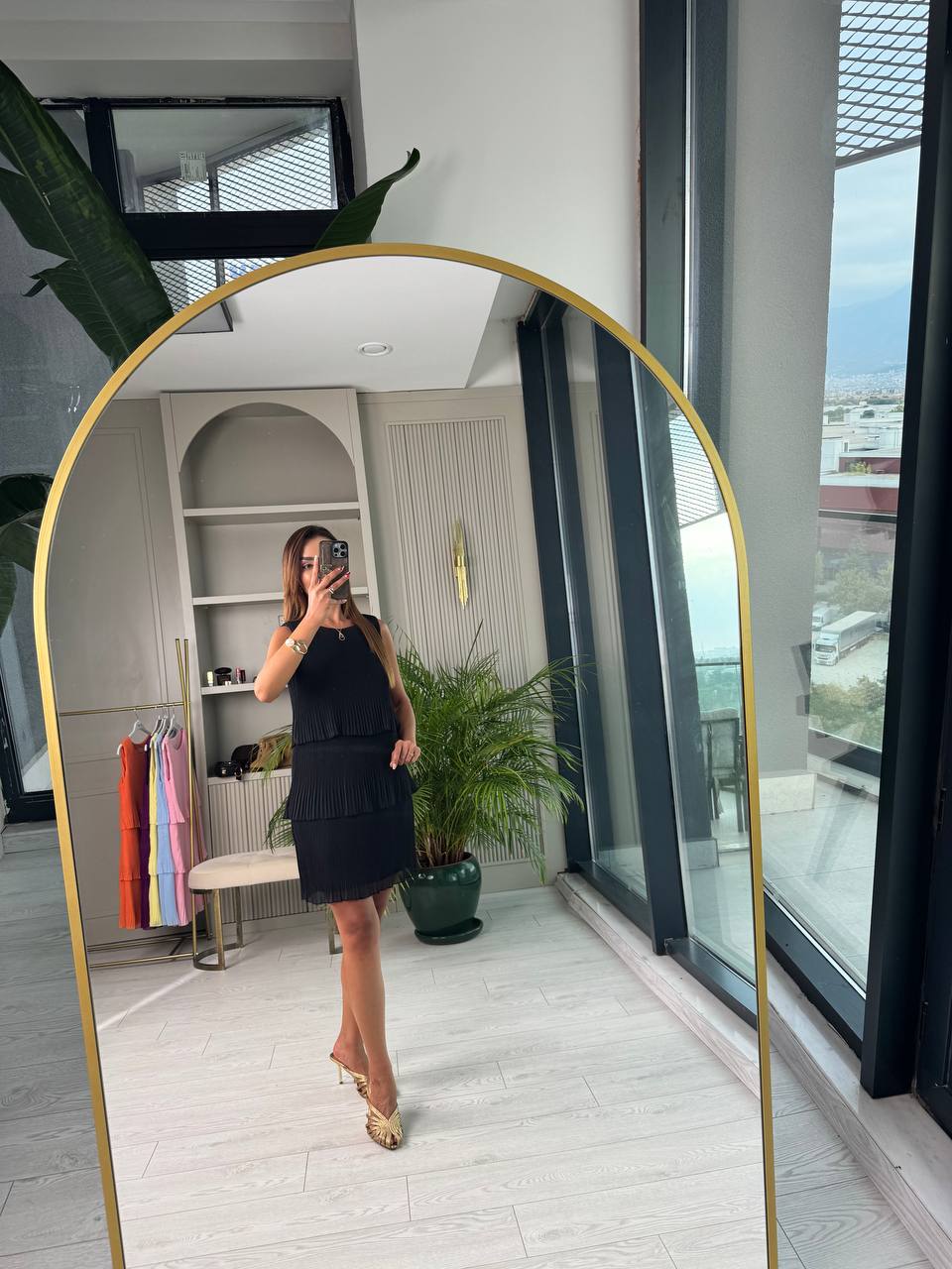 Siyah%20İnce%20Piliseli%20Katlı%20Astarlı%20Premium%20Şifon%20Elbise