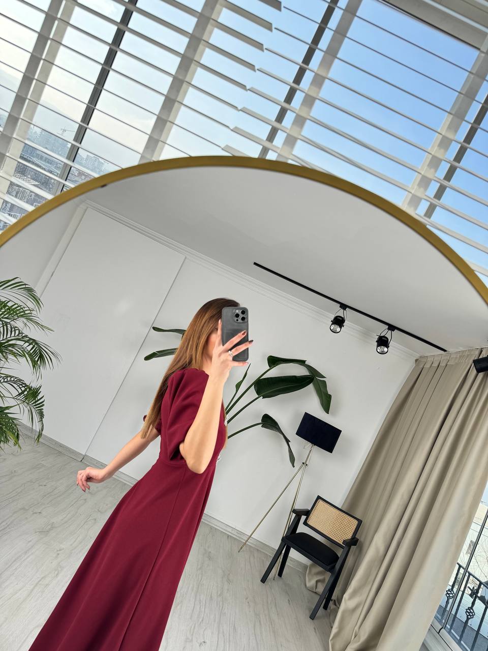 Bordo%20Fiyonk%20Taşlı%20Broş%20Detaylı%20Krep%20Kumaş%20Midi%20Boy%20Elbise