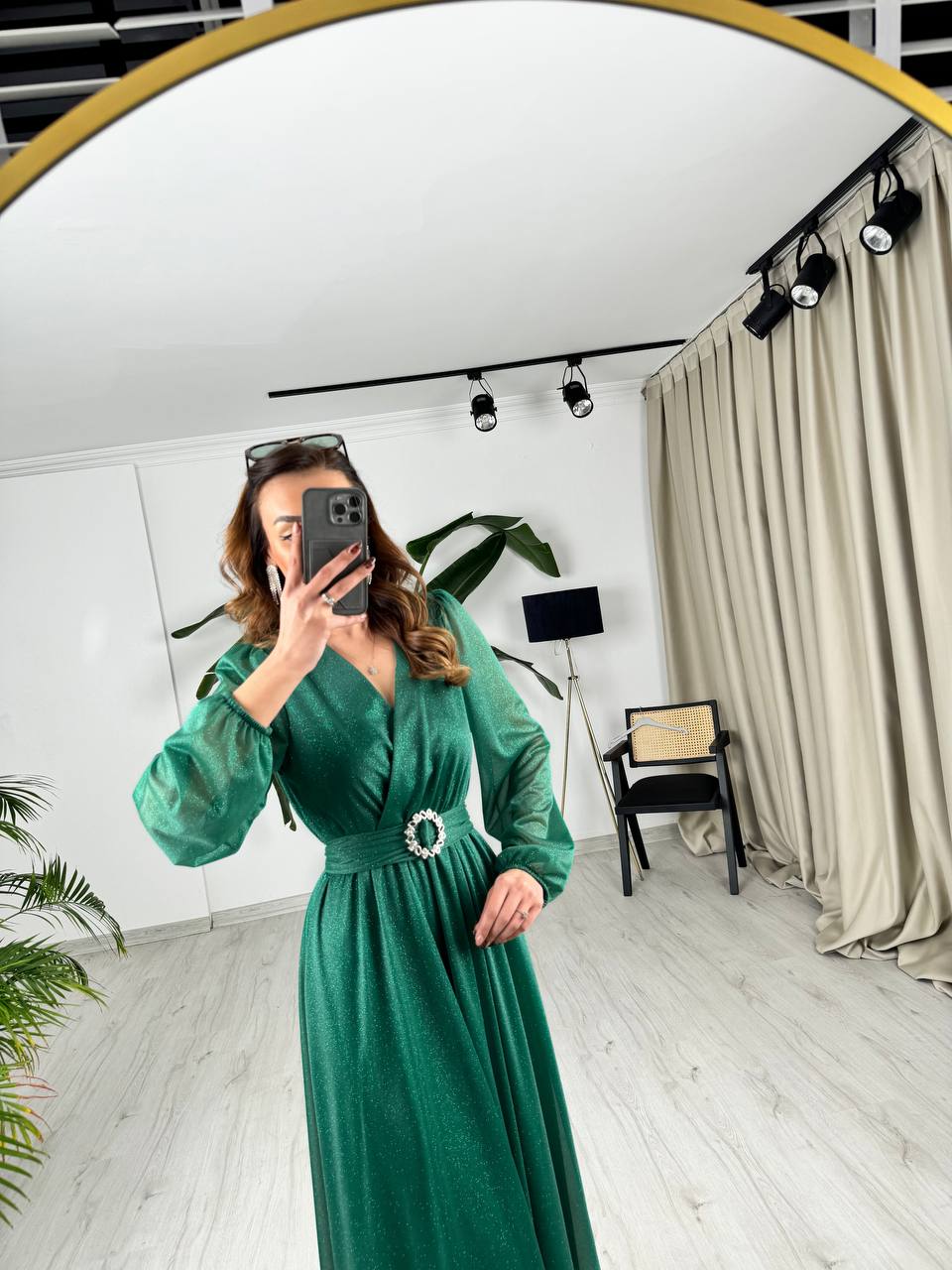 Zümrüt%20Yeşili%20Kuşaklı%20Parıltılı%20Kumaş%20Astarlı%20Midi%20Boy%20Elbise