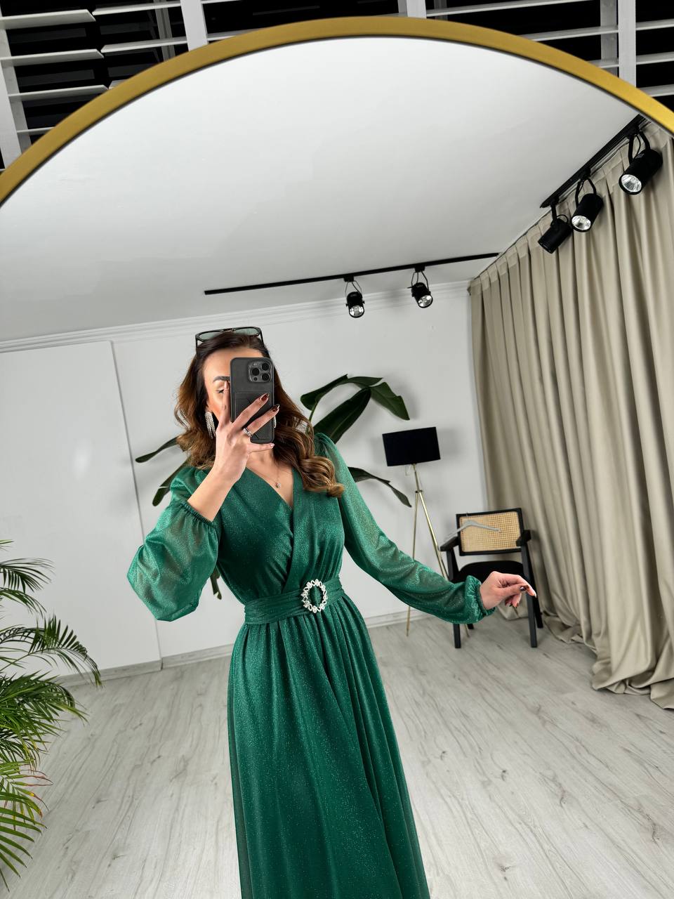 Zümrüt%20Yeşili%20Kuşaklı%20Parıltılı%20Kumaş%20Astarlı%20Midi%20Boy%20Elbise