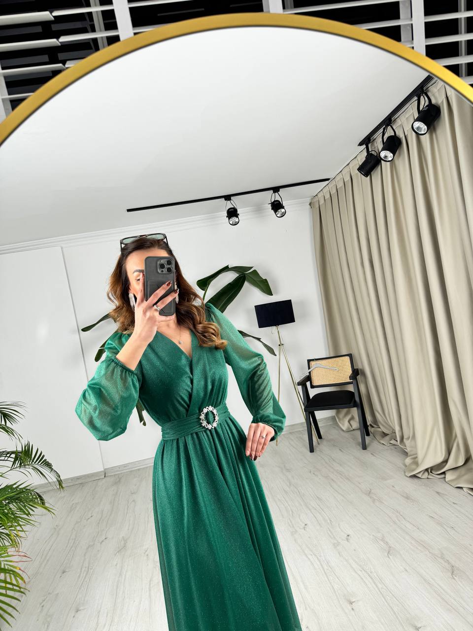 Zümrüt%20Yeşili%20Kuşaklı%20Parıltılı%20Kumaş%20Astarlı%20Midi%20Boy%20Elbise