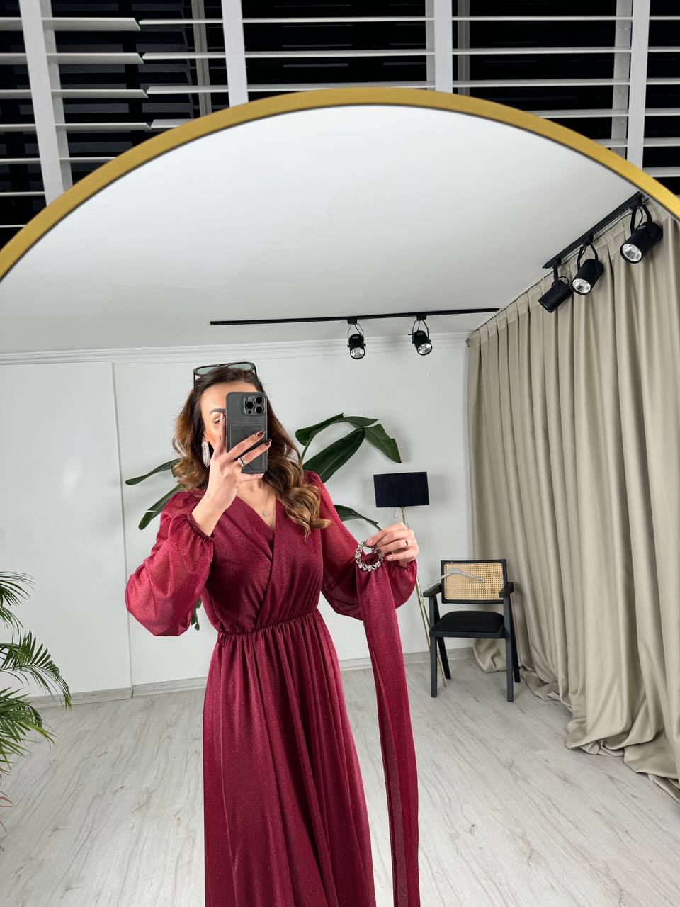 Bordo%20Kuşaklı%20Parıltılı%20Kumaş%20Astarlı%20Midi%20Boy%20Elbise