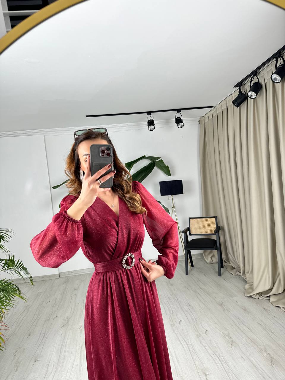 Bordo%20Kuşaklı%20Parıltılı%20Kumaş%20Astarlı%20Midi%20Boy%20Elbise