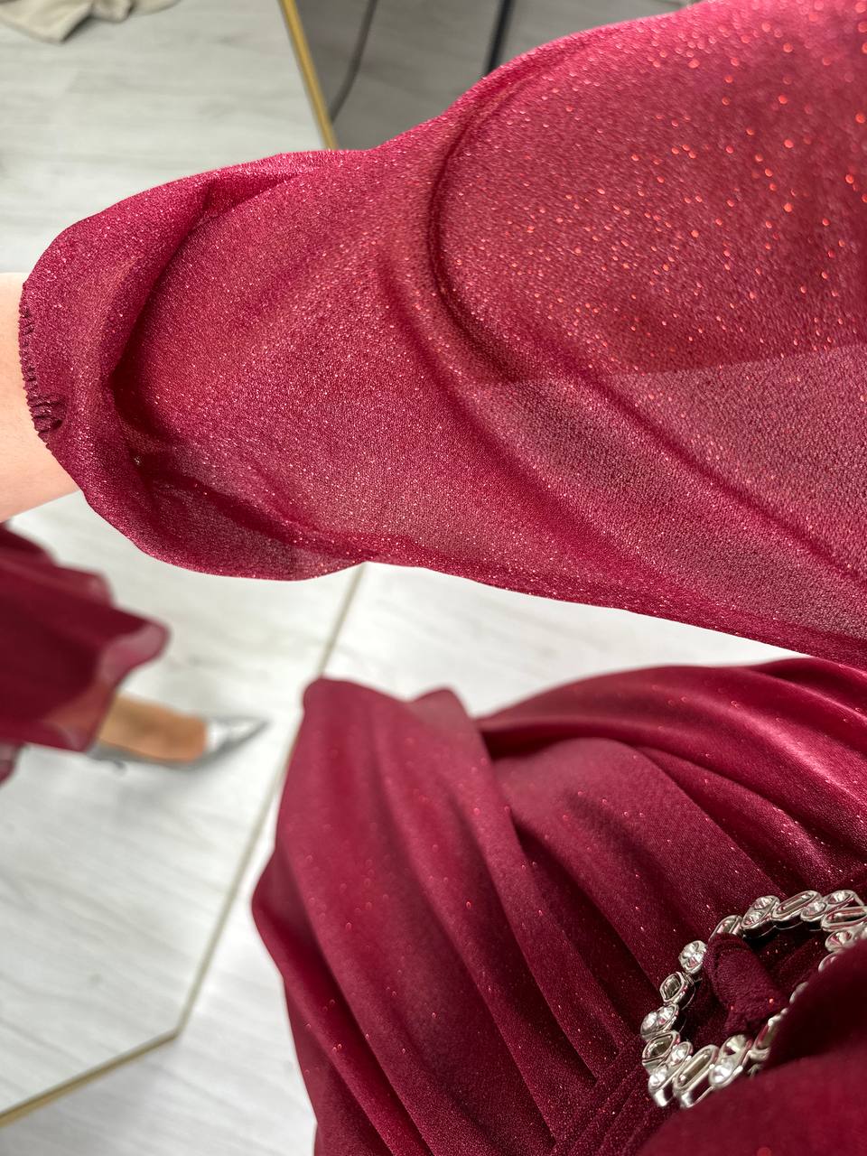 Bordo%20Kuşaklı%20Parıltılı%20Kumaş%20Astarlı%20Midi%20Boy%20Elbise