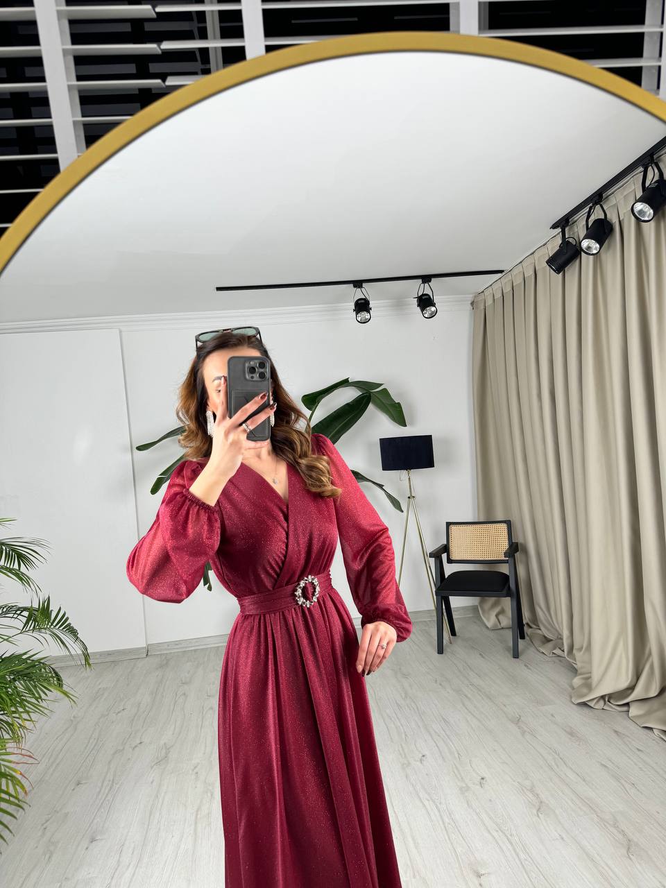 Bordo%20Kuşaklı%20Parıltılı%20Kumaş%20Astarlı%20Midi%20Boy%20Elbise