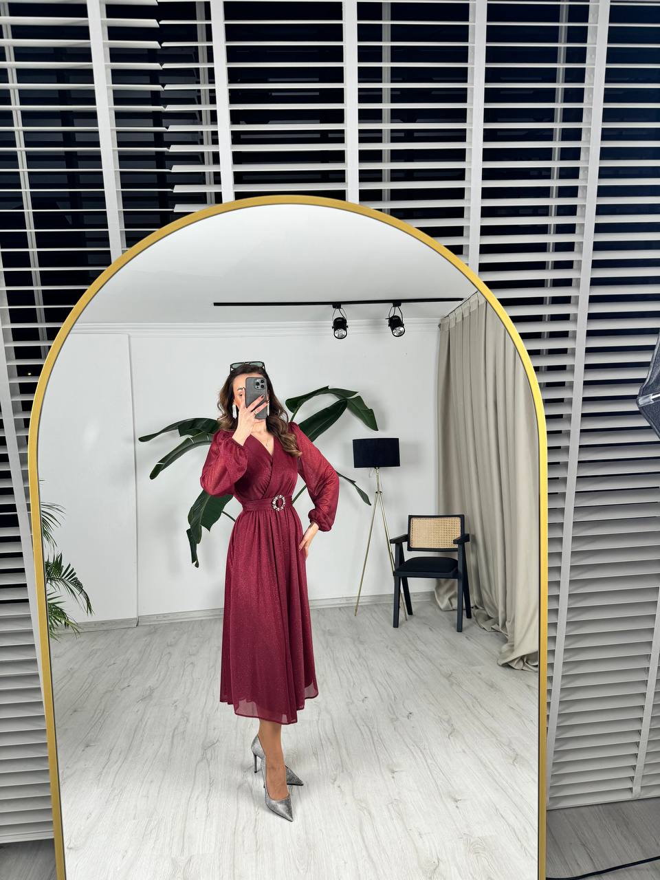 Bordo%20Kuşaklı%20Parıltılı%20Kumaş%20Astarlı%20Midi%20Boy%20Elbise
