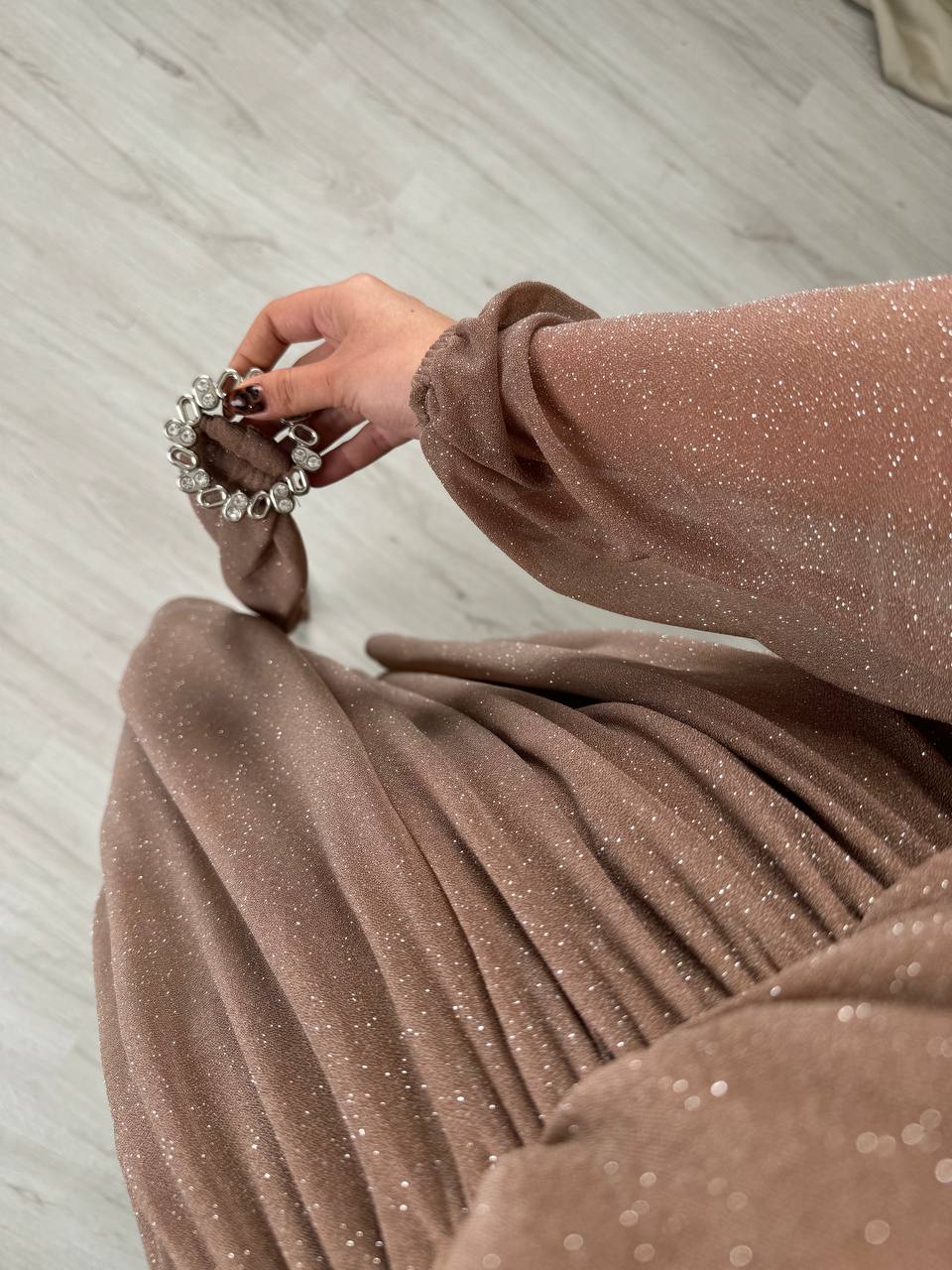 Vizon%20Kuşaklı%20Parıltılı%20Kumaş%20Astarlı%20Midi%20Boy%20Elbise