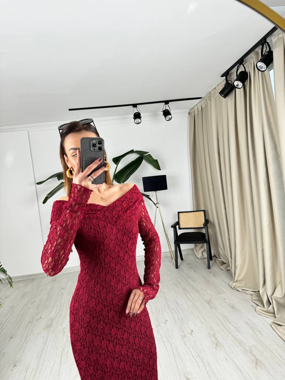 Bordo%20Madonna%20Yaka%20Astarlı%20Likralı%20Lüks%20Dantel%20Elbise