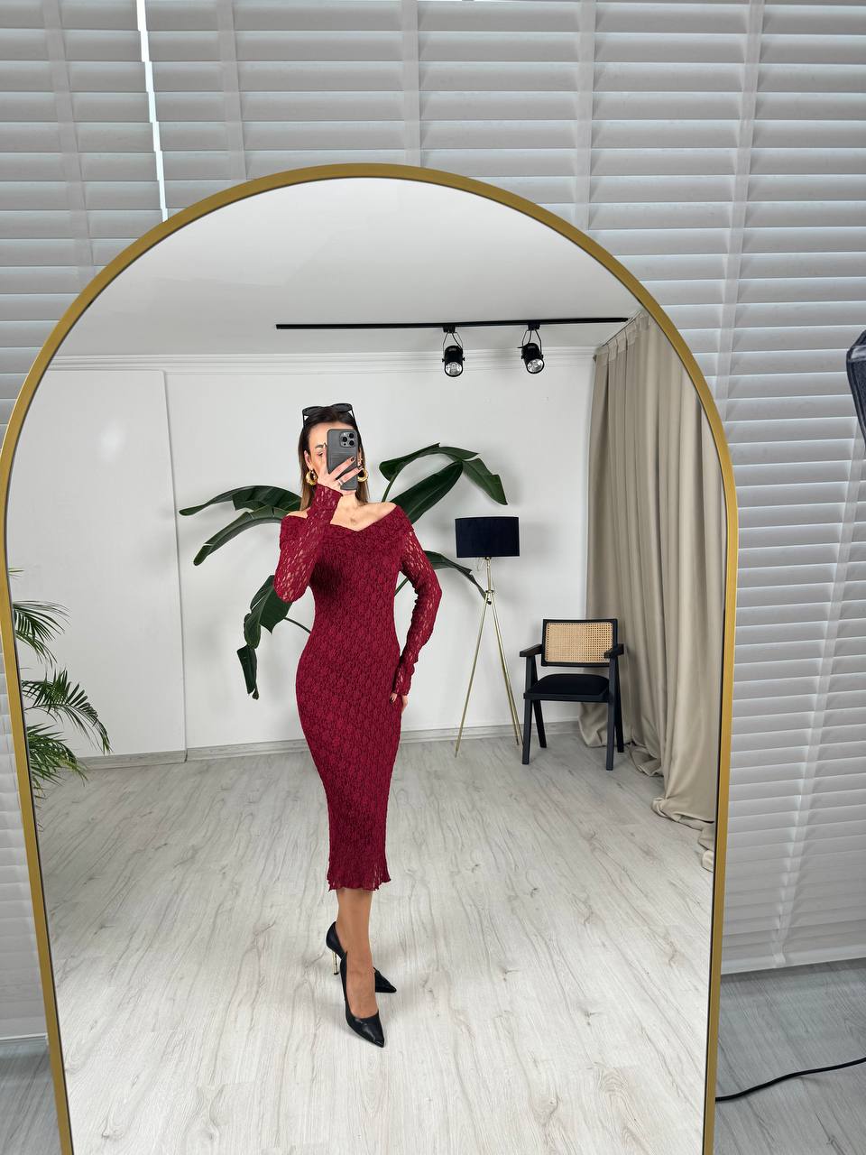 Bordo%20Madonna%20Yaka%20Astarlı%20Likralı%20Lüks%20Dantel%20Elbise