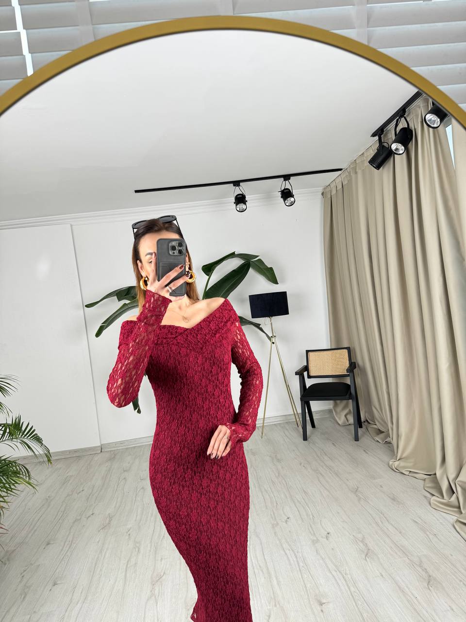 Bordo%20Madonna%20Yaka%20Astarlı%20Likralı%20Lüks%20Dantel%20Elbise