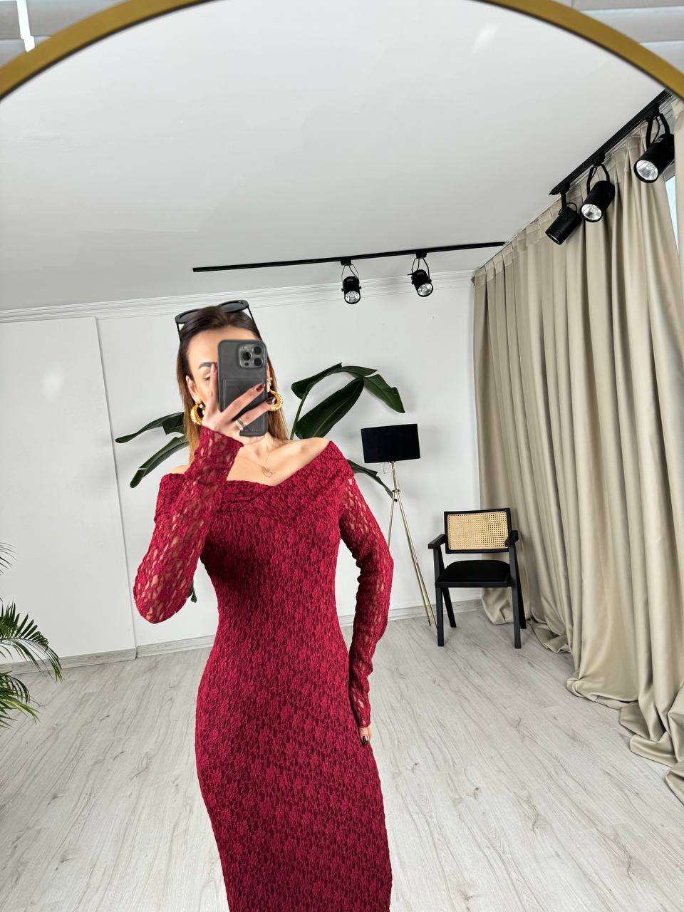 Bordo%20Madonna%20Yaka%20Astarlı%20Likralı%20Lüks%20Dantel%20Elbise