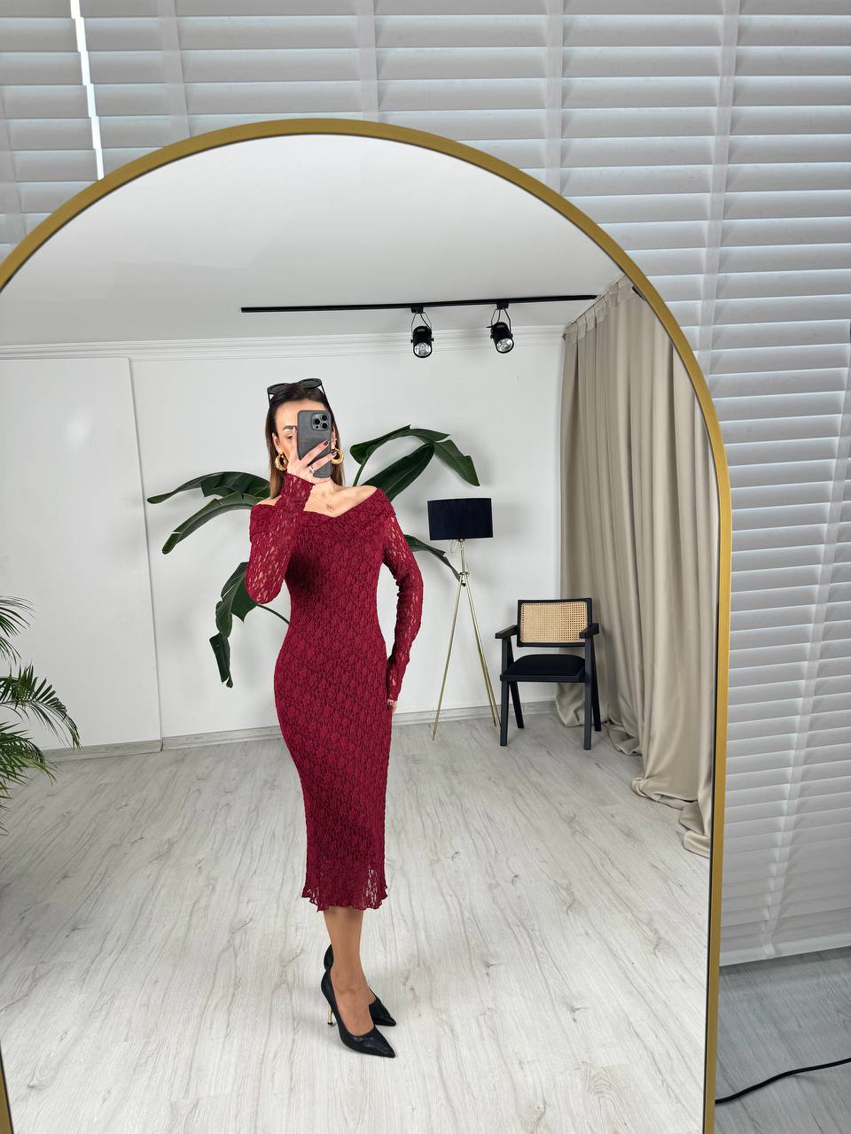 Bordo%20Madonna%20Yaka%20Astarlı%20Likralı%20Lüks%20Dantel%20Elbise