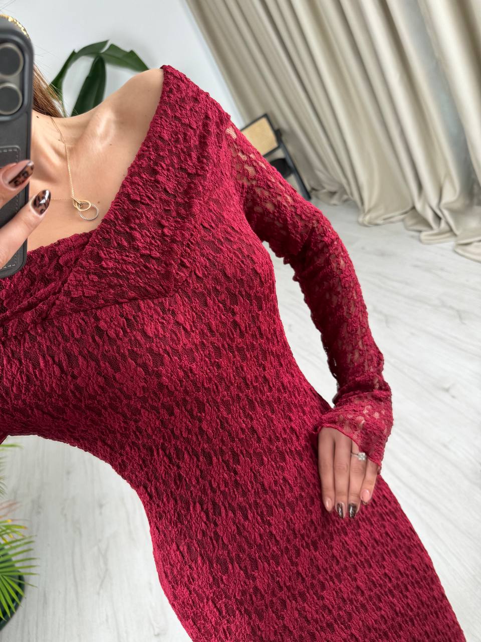 Bordo%20Madonna%20Yaka%20Astarlı%20Likralı%20Lüks%20Dantel%20Elbise
