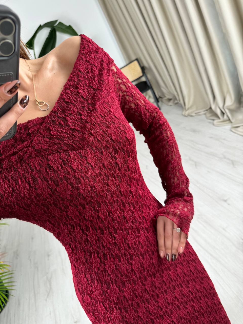 Bordo%20Madonna%20Yaka%20Astarlı%20Likralı%20Lüks%20Dantel%20Elbise