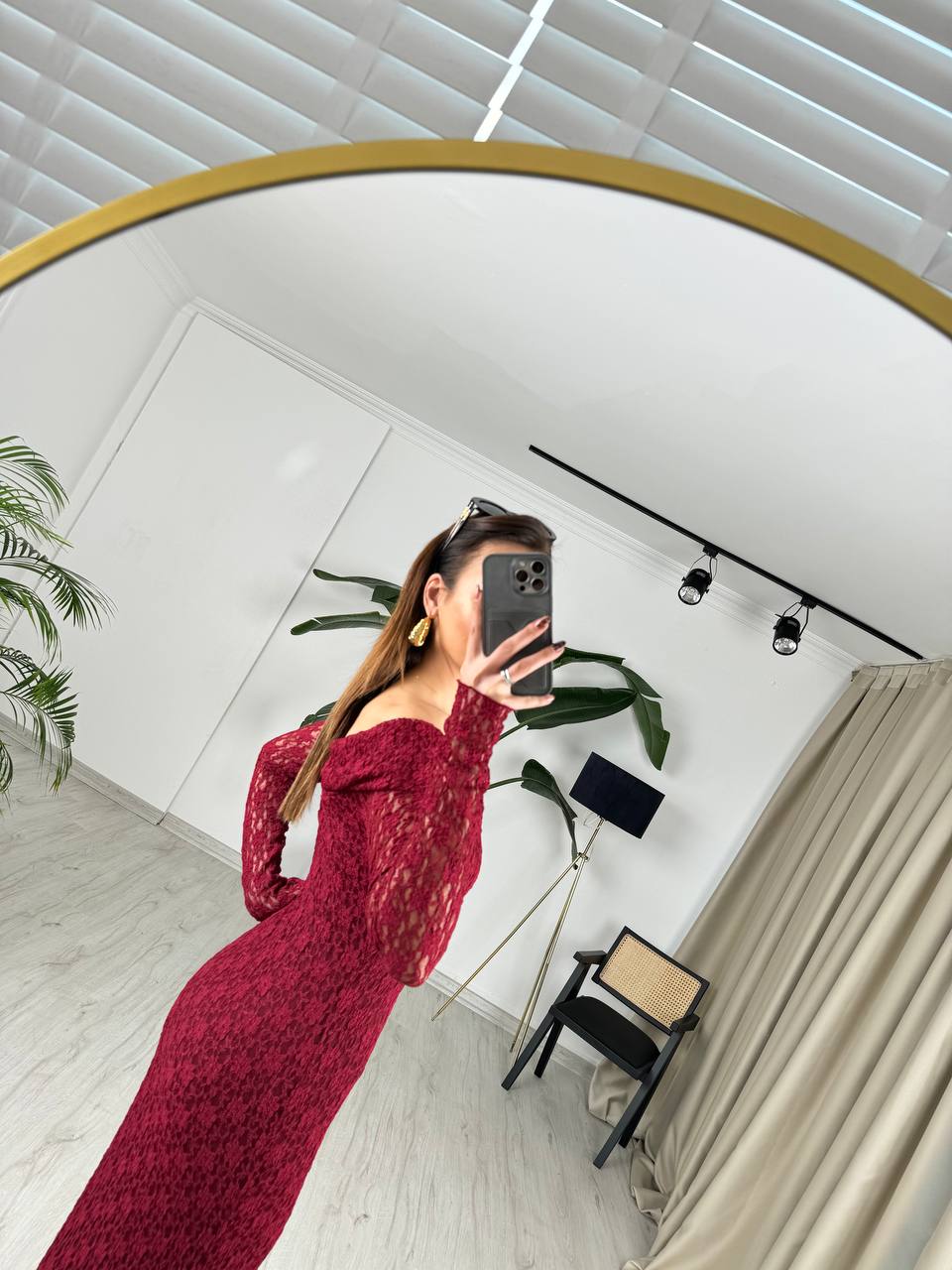 Bordo%20Madonna%20Yaka%20Astarlı%20Likralı%20Lüks%20Dantel%20Elbise
