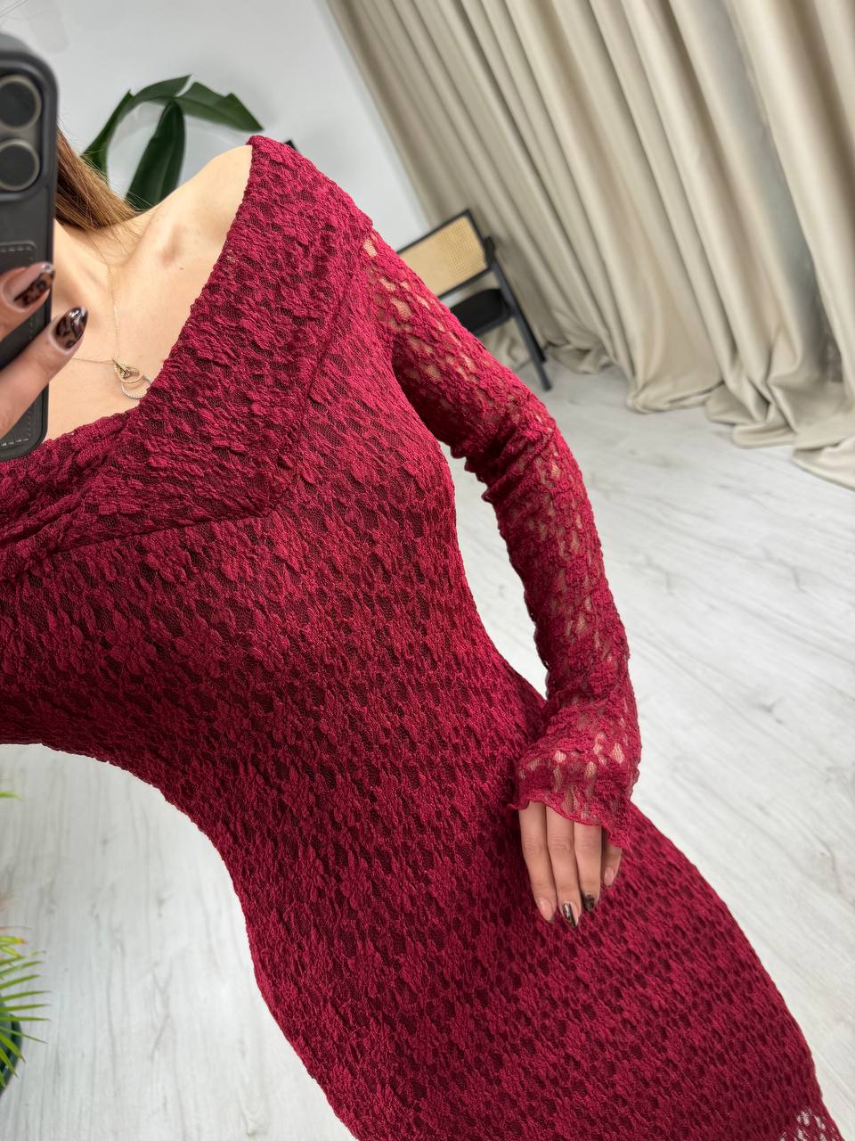 Bordo%20Madonna%20Yaka%20Astarlı%20Likralı%20Lüks%20Dantel%20Elbise