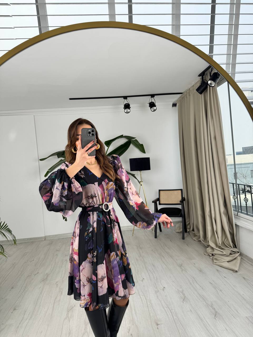 Siyah%20Zemin%20Renkli%20Geçişli%20Kuşaklı%20Etekleri%20V%20Kesim%20Astarlı%20Şifon%20Elbise