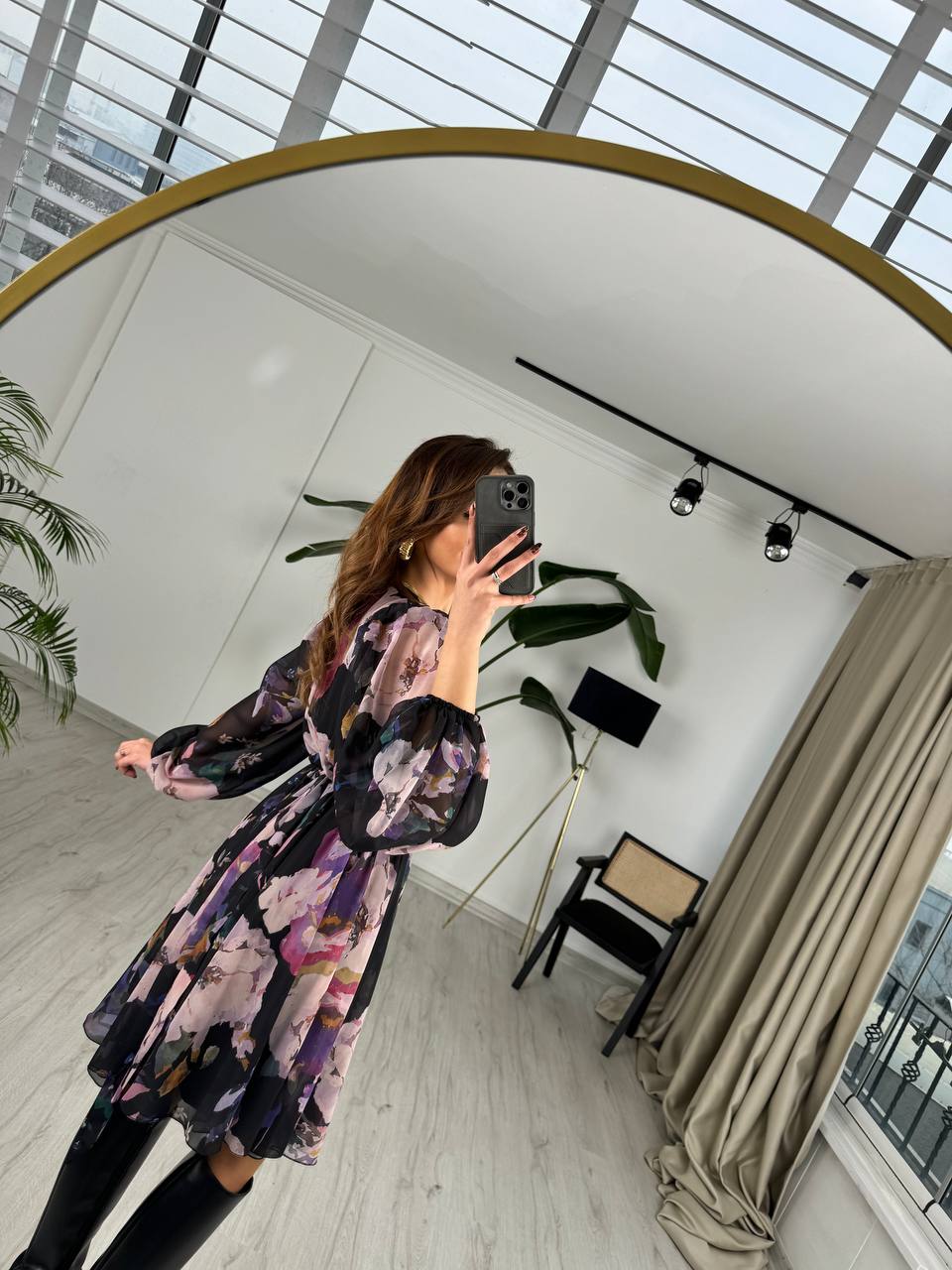 Siyah%20Zemin%20Renkli%20Geçişli%20Kuşaklı%20Etekleri%20V%20Kesim%20Astarlı%20Şifon%20Elbise