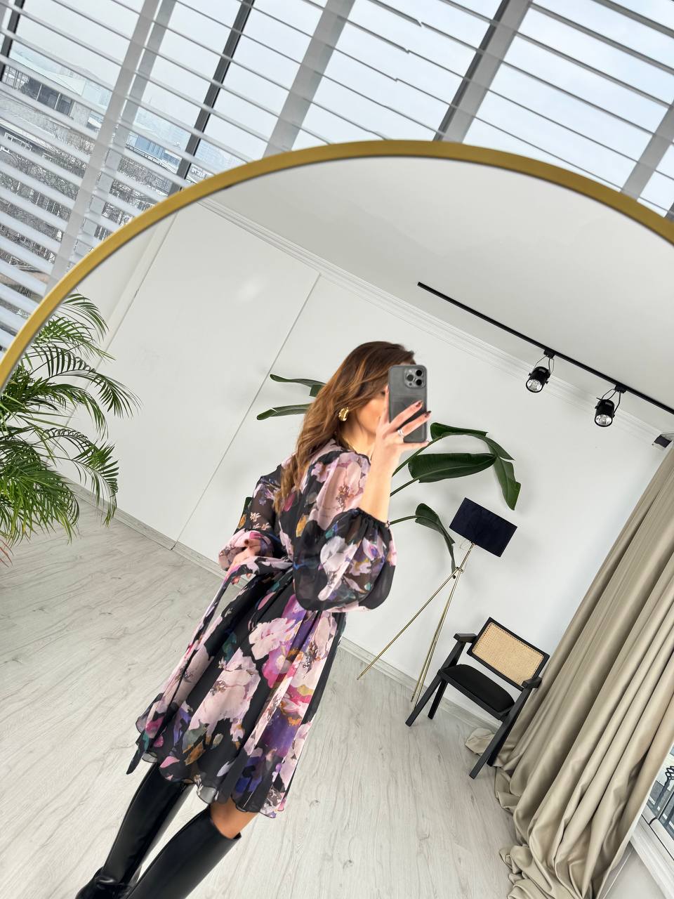 Siyah%20Zemin%20Renkli%20Geçişli%20Kuşaklı%20Etekleri%20V%20Kesim%20Astarlı%20Şifon%20Elbise